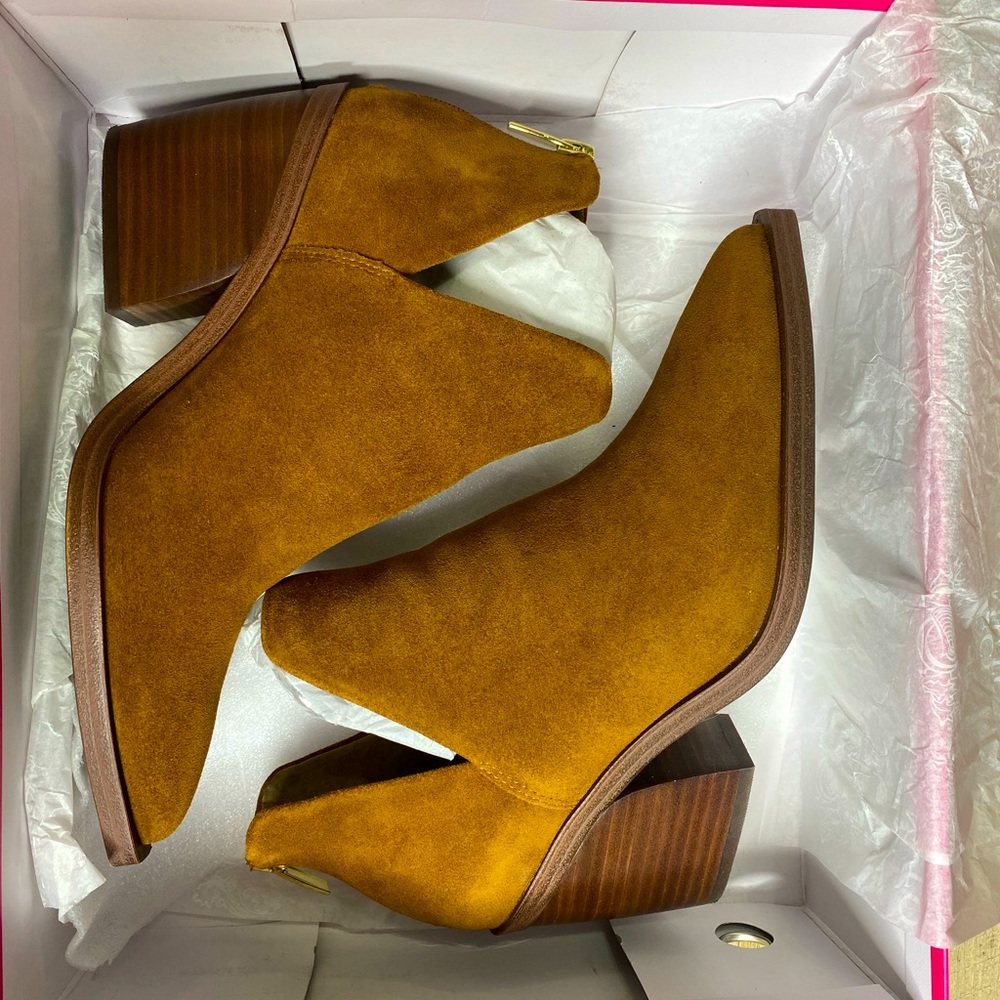 VINCE  CAMUTO